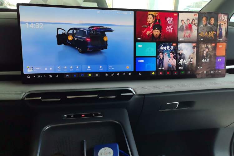 Used VOYAH Dream 2025 PHEV Four-Wheel-Drive Flagship Kunpeng Edition Audio And AC Panel