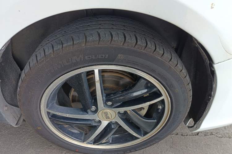 Used BYD Qin New Energy 2014 1.5T Flagship Model Right Front Wheel Hub