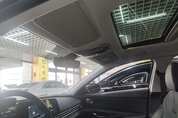 Used Hyundai Elantra 2022 1.5L CVT LUX Prestige Edition
