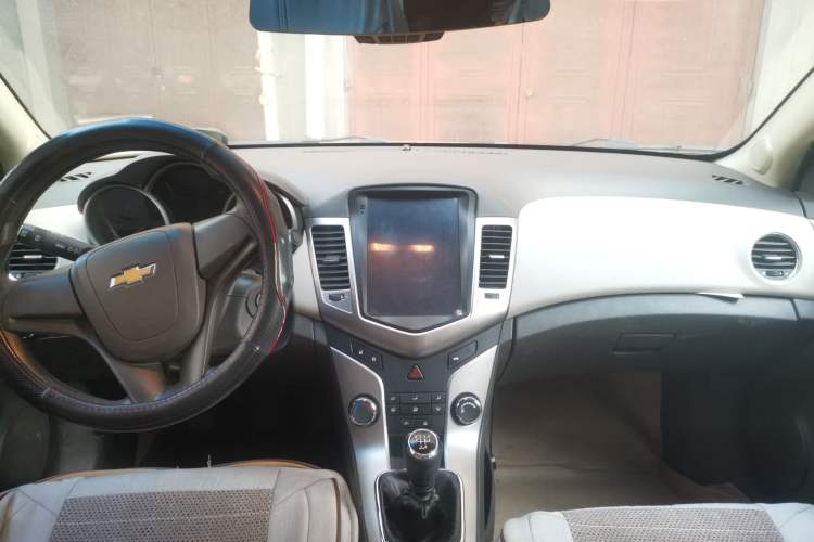 Used Chevrolet Cruze 2015 1.5L Classic SL MT Center Console