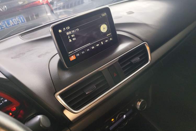 Used Mazda Mazda 3 Axela 2014 Sedan 1.5L Automatic Luxury Model
