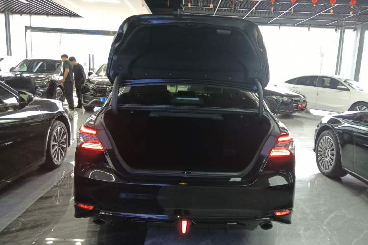 Used Toyota Camry 2021 2.5G Luxury Edition Trunk