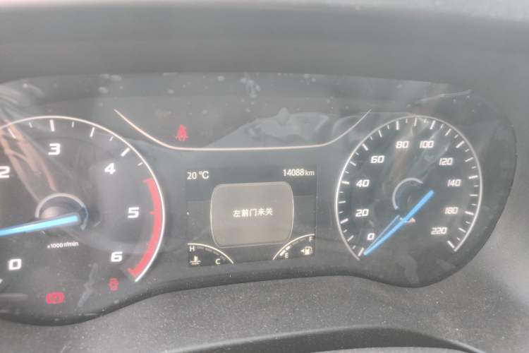 Used JMC Fushun 2023 2.0T Manual Short-Wheelbase Mid-Height Commercial Multi-Purpose 5-Seater Passenger Vehicle