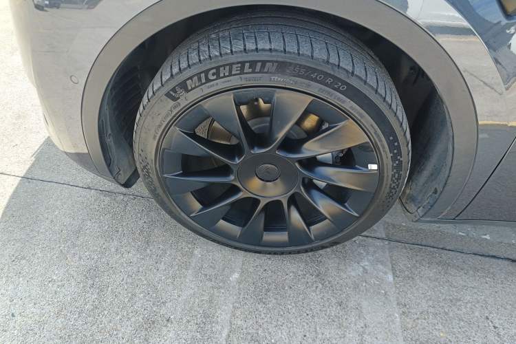 Used Tesla Model Y 2022 Long-Range All-Wheel-Drive Version