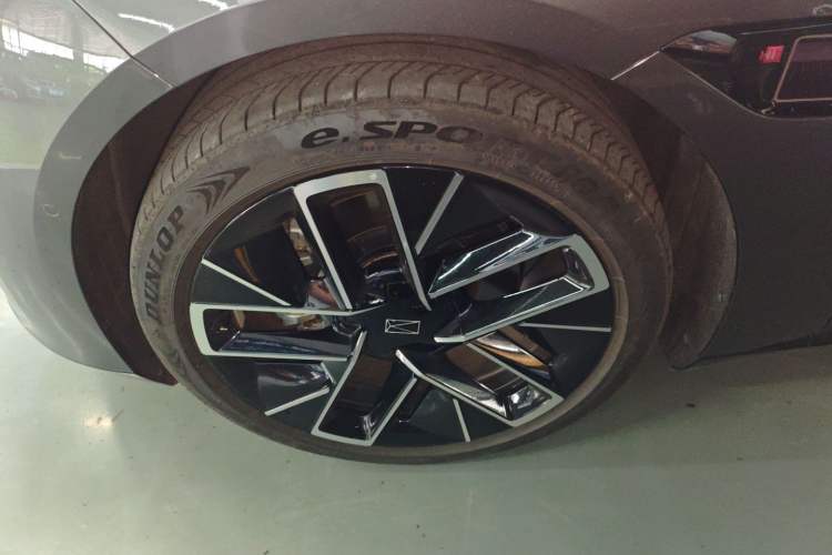 Used Avatr 12 2025 Year Updated Ultra Extended-Range Version Left Front Wheel Hub