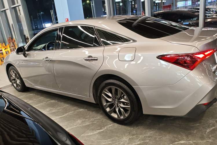 Used Toyota Avalon 2019 Dual-Engine 2.5L Luxury Edition China VI Standard