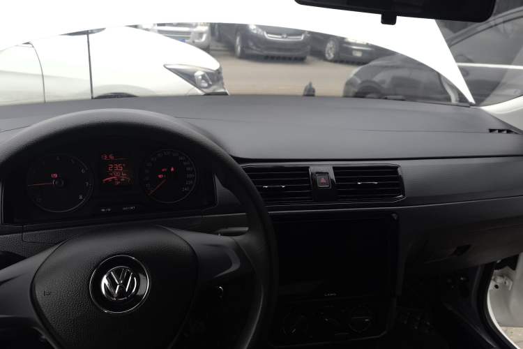 Used Volkswagen Santana 2019 1.5L Manual Fashion Edition China VI Standard Center Console