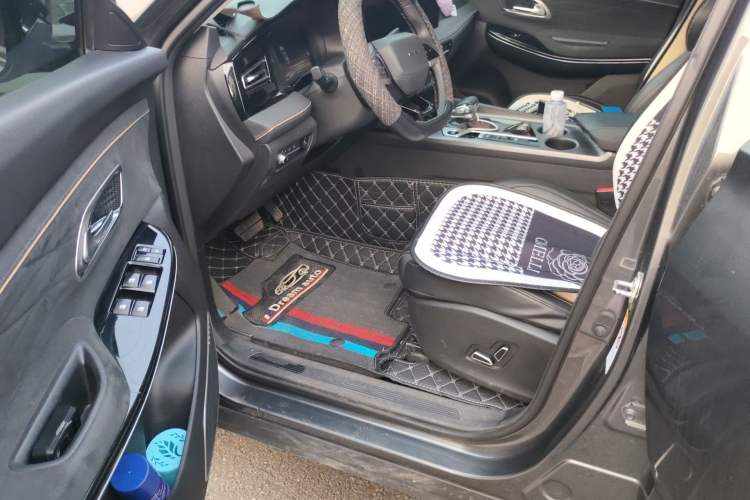 Used CHANGAN OSHAN X7 PLUS 2023 Enjoy Edition 1.5T Automatic Prestige 7-Seater Driver Seat