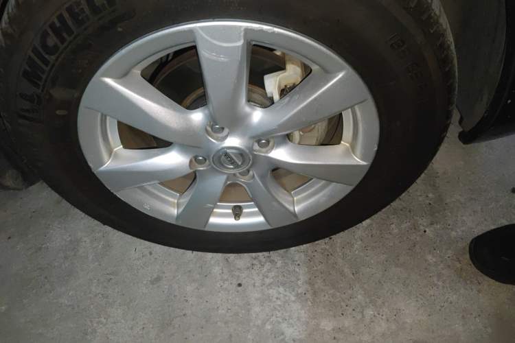 Used Nissan Sunny 2011 1.5XE CVT Comfort Edition Right Front Wheel Hub