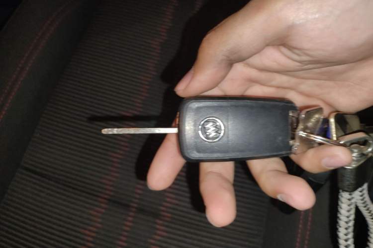 Used Buick Encore 2015 1.4T Automatic Two-Wheel Drive Urban Elite Version
