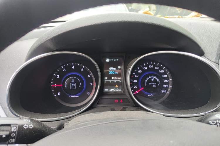 Used Hyundai Santa Fe 2013 2.0T Automatic All-Wheel Drive Top Trim Instrument Cluster