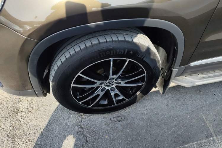 Used Volkswagen Tiguan 2015 1.8TSI Automatic Two-Wheel Drive Luxury Model Exterior 4