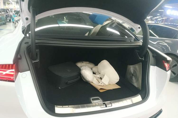 Used Yangwang U7 2025 EV Five-Seat Luxury Edition