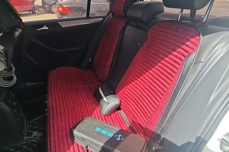 Used Volkswagen Sagitar 2013 1.4 TSI BlueMotion Edition Left Rear Seat