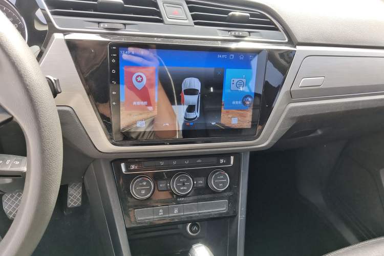 Used Volkswagen Touran 2016 Volkswagen Touran L 280TSI DSG Comfort Edition Audio And AC Panel