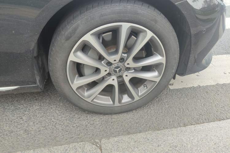 Used Mercedes-Benz E-Class 2018 Facelift E 300 L Luxury Edition