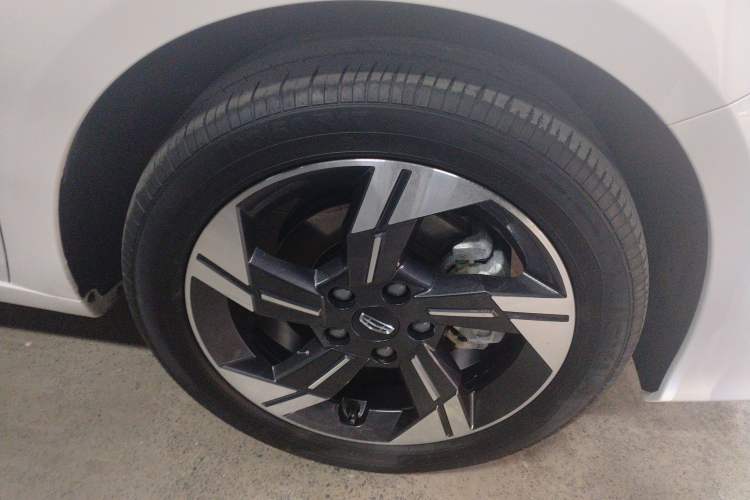 Used Geely Auto Emgrand L HiP 2022 1.5TD-DHT Pro 100KM Super Rui Left Front Wheel Hub