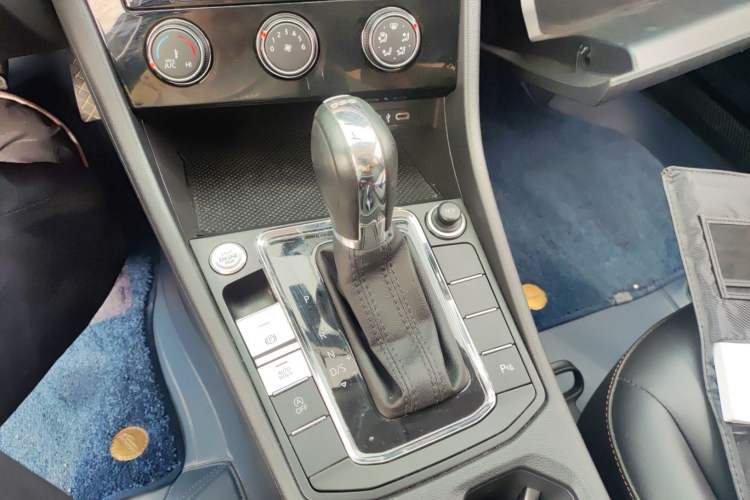 Used Volkswagen Bora 2023 200TSI DSG YueXing PRO Edition Gear Lever