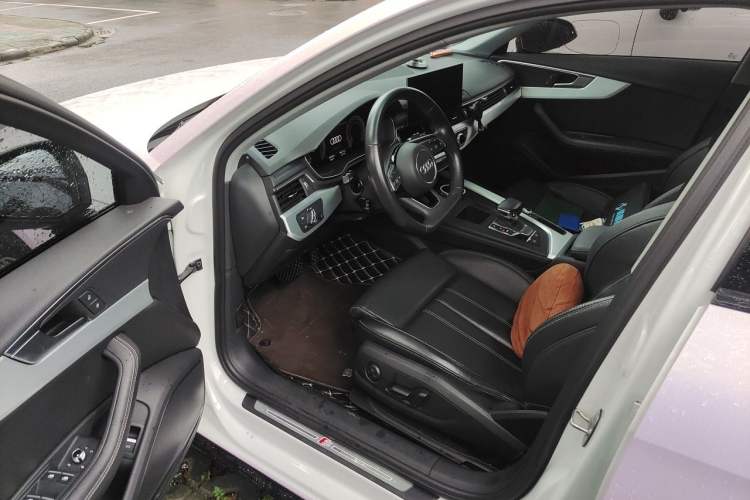 Used Audi A4L 2022 40 TFSI Luxury Dynamic Model Interior 3