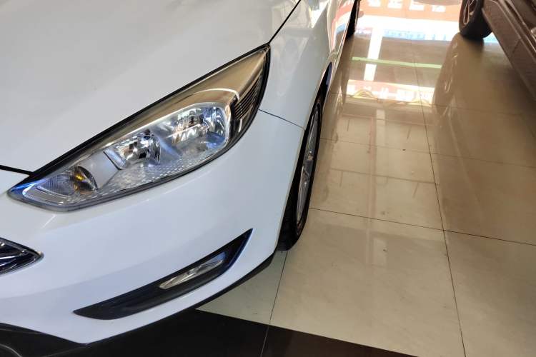 Used Ford Focus 2018 Sedan Classic 1.6L Automatic Trendy SmartDrive Edition