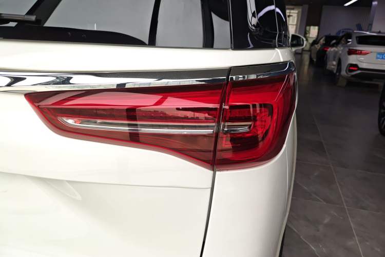 Used Buick GL8 2022 ES Landtrek 653T Luxury Edition