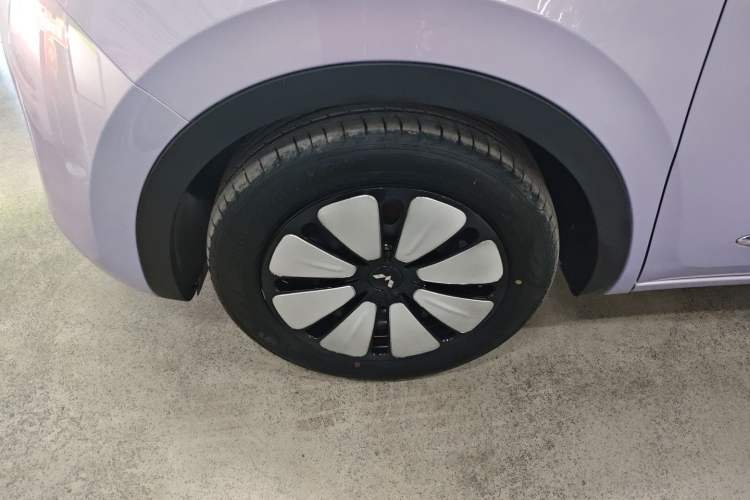 Used Wuling Bingo 2025 410 km Lingxi Deluxe Edition Left Front Wheel Hub