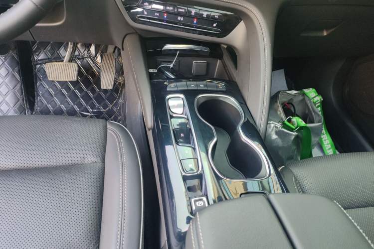 Used Buick Envision 2023 Encore Plus 652T Five-Seat Luxury Model
