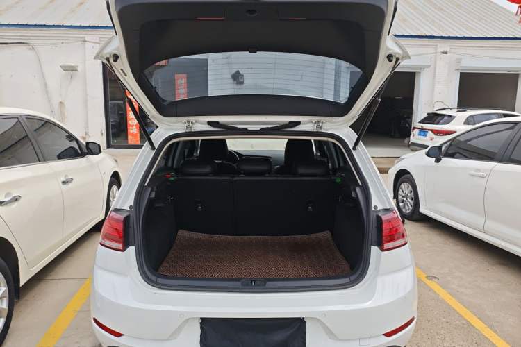 Used Volkswagen Golf 2020 200TSI DSG Comfortable and Ambitious Edition Trunk