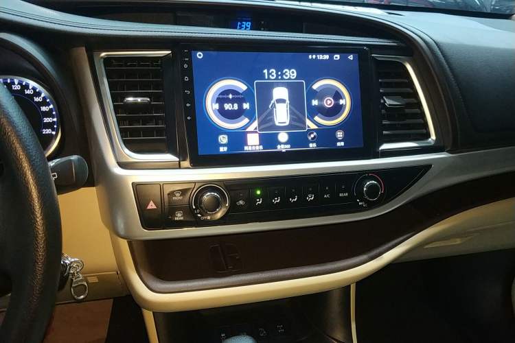 Used Toyota Highlander 2021 2.0T Four-Wheel Drive Elite Edition 7-Seater Audio And AC Panel