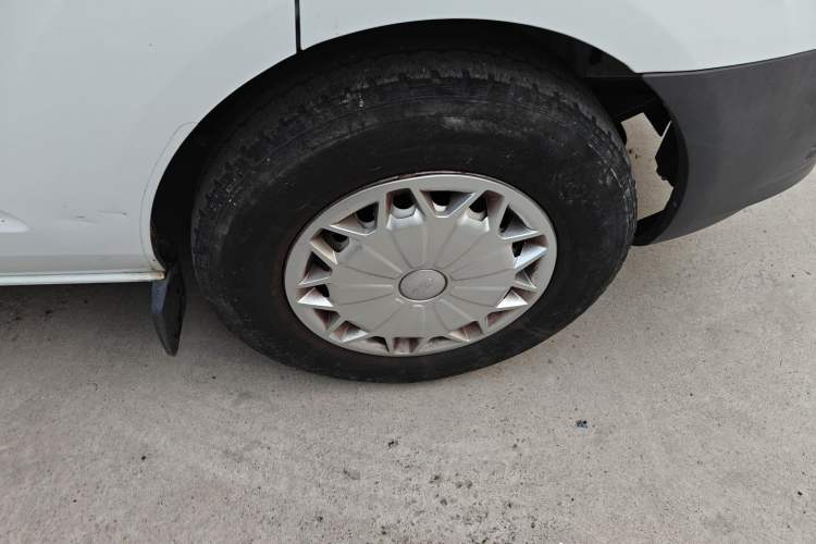 Used Ford Transit 2017 2.0T Diesel Van Mid-Chassis Mid-Roof China V Standard