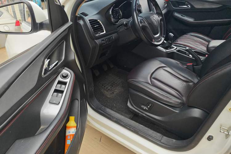 Used Baojun 560 2015 1.8L manual luxury version
