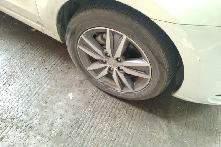 Used CHANGAN Eado 2016 1.6L Manual Fashion Edition Right Front Wheel Hub