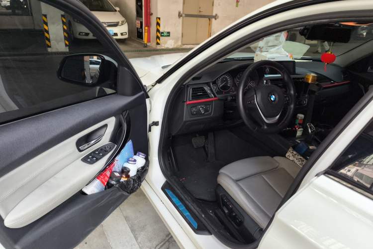 Used BMW 3 Series 2013 320i Sport Design Package
