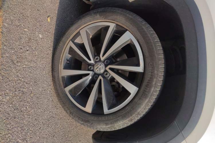 Used Volkswagen Tharu 2020 280TSI Two-Wheel Drive Luxury Plus Version China VI Standard Right Front Wheel Hub