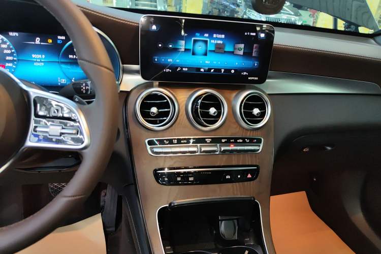 Used Mercedes-Benz GLC 2020 Facelift GLC 300 L 4MATIC Dynamic Edition
