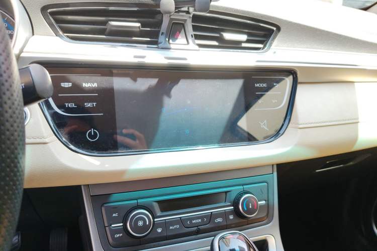 Used Geely Auto Emgrand 2018 1.5L CVT Luxury Model Audio And AC Panel