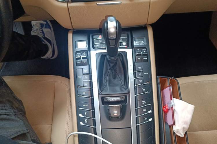 Used Porsche Macan 2017 Macan 2.0T Gear Lever