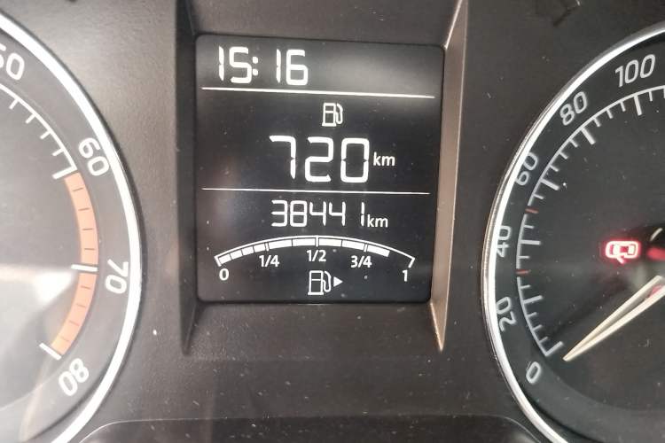 Used Skoda Rapid Spaceback 2014 1.6L Manual Enjoyment Edition
