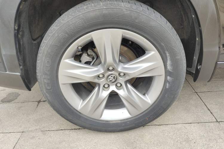 Used Toyota Highlander 2018 2.0T Four-Wheel Drive Prestige Version 7 Seats China V Emission Standard