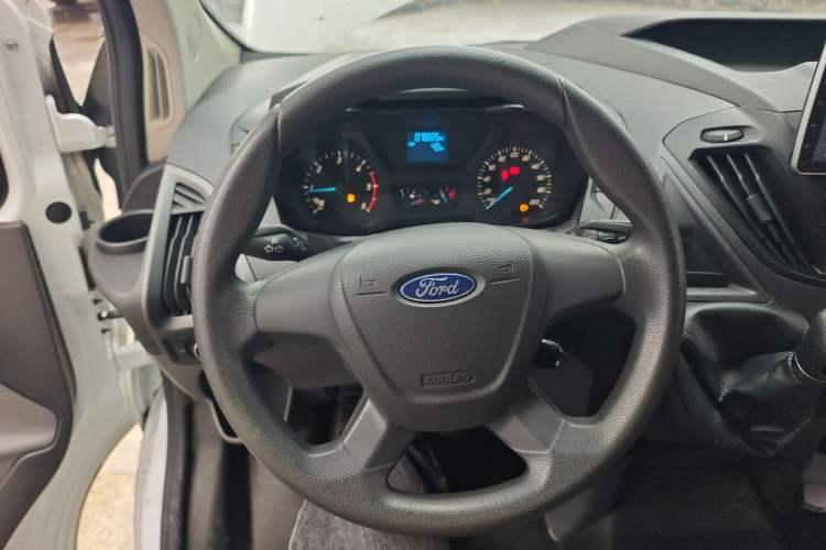 Used Ford Transit 2017 2.0T Diesel Multi-Purpose Commercial Vehicle Short Wheelbase Low Roof China V Standard
