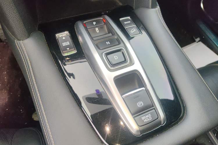 Used Honda UR-V 2020 370TURBO Two-Wheel Drive Luxury Edition Gear Lever