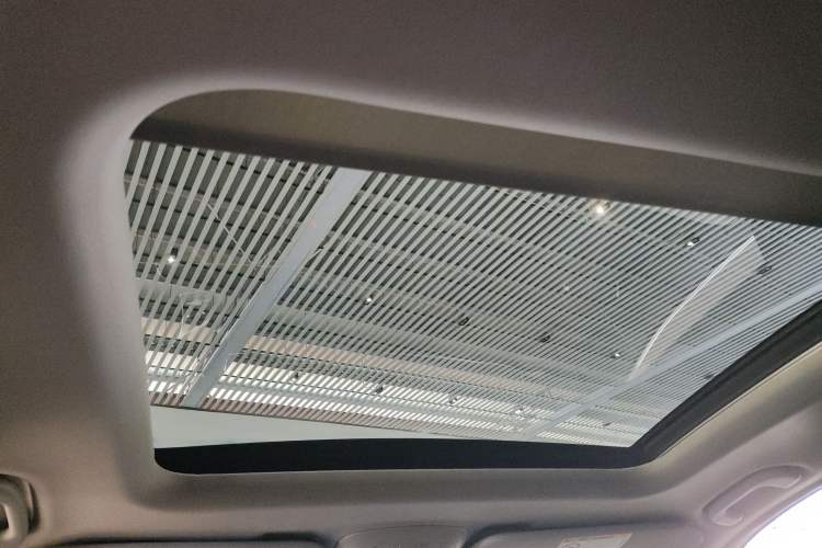 Used Mercedes-Benz R-Class 2017 R 320 4MATIC Business Edition Prestige Model