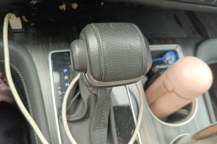 Used Toyota SIENNA 2021 2.5L Hybrid Platinum Edition Gear Lever