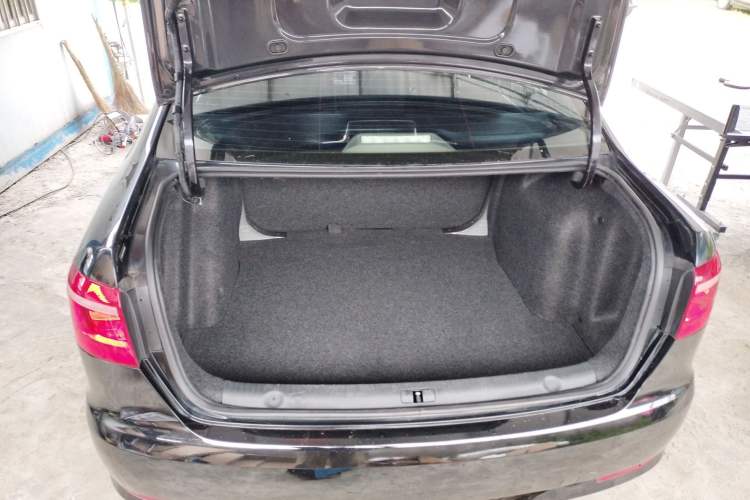 Used Volkswagen Lavida 2013 Revised Classic 1.6L Automatic Fashion Edition Trunk