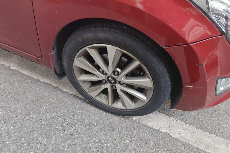 Used Hyundai Elantra (5th Generation / Langdong) 2015 1.6L Automatic Luxury Model Right Front Wheel Hub