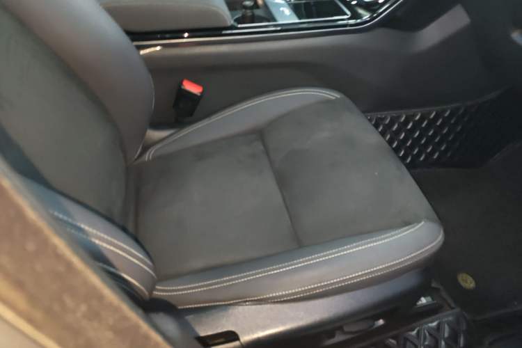 Used Land Rover Range Rover Velar 2019 250 PS