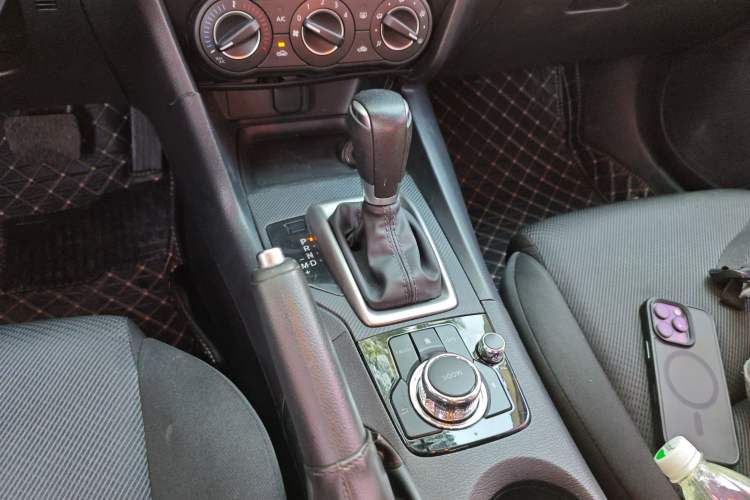 Used Mazda 3 Axela 2017 Sedan 1.5L Automatic Comfort Model Emission Standard China V Gear Lever