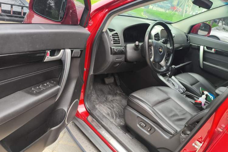 Used Chevrolet Captiva 2014 2.4L 4x4 Flagship Edition 7 Seats
