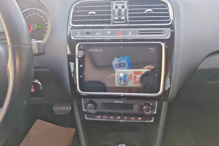 Used Volkswagen Polo 2018 1.5L Automatic Luxury Edition Audio And AC Panel