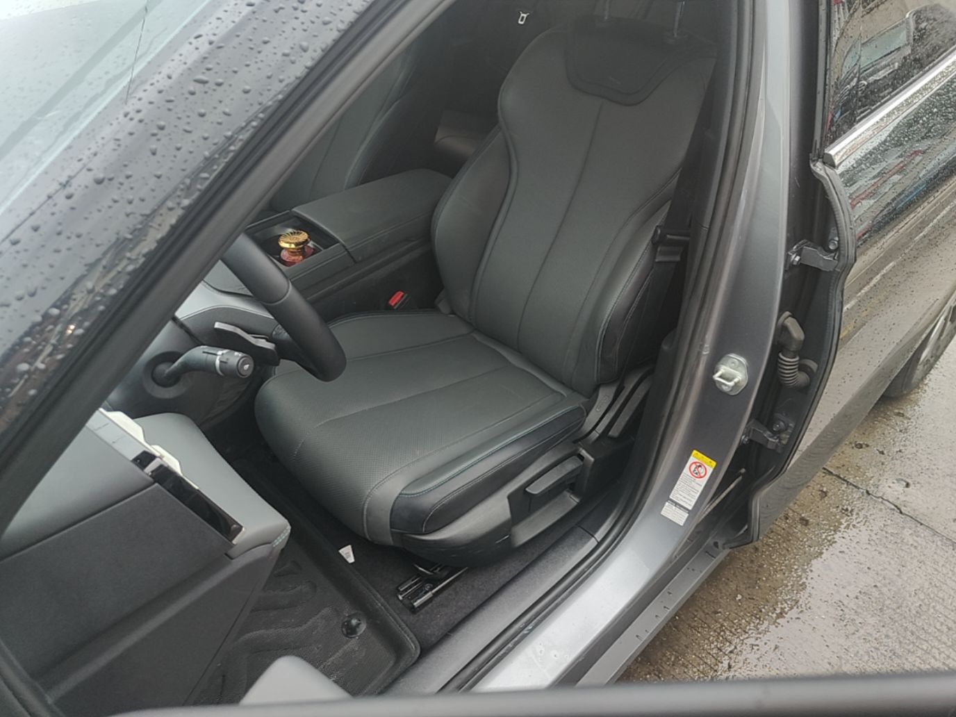 Vordere Reihe im Auto